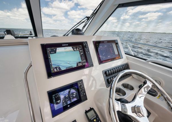 Boston Whaler 345 Conquest image