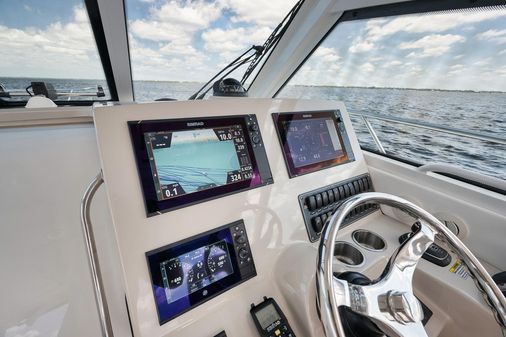 Boston Whaler 345 Conquest image