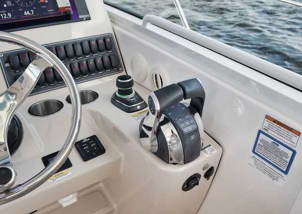 Boston Whaler 345 Conquest image