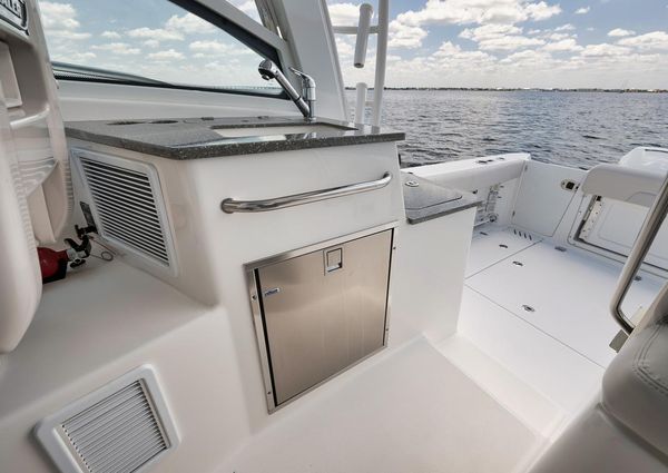 Boston Whaler 345 Conquest image