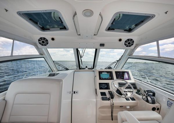 Boston Whaler 345 Conquest image