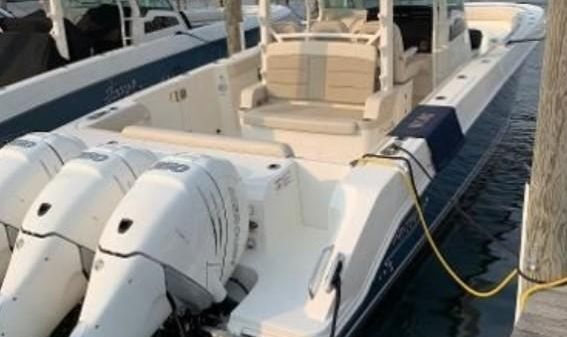 Boston Whaler 380 Outrage