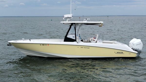 Boston Whaler 320 Outrage 