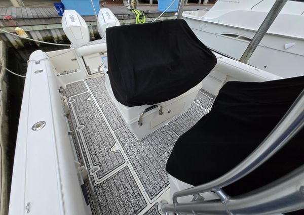 Boston-whaler 320-OUTRAGE image