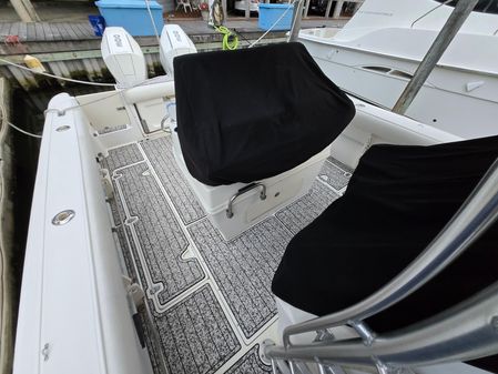 Boston-whaler 320-OUTRAGE image