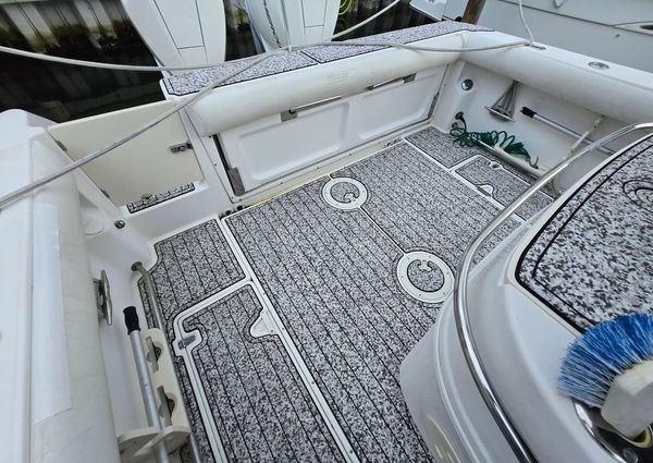 Boston-whaler 320-OUTRAGE image