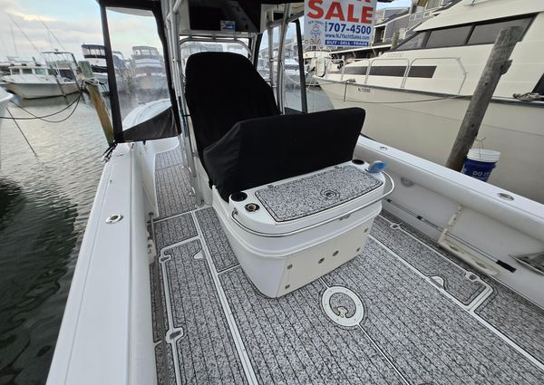 Boston-whaler 320-OUTRAGE image