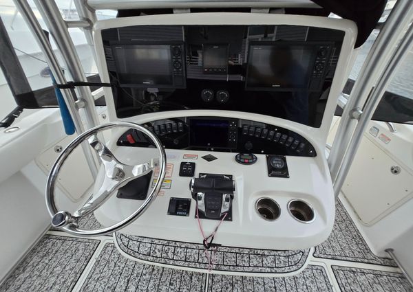 Boston-whaler 320-OUTRAGE image