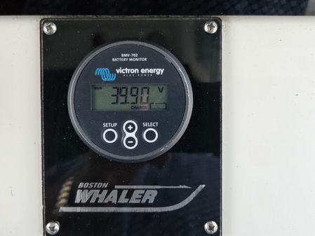 Boston-whaler 320-OUTRAGE image