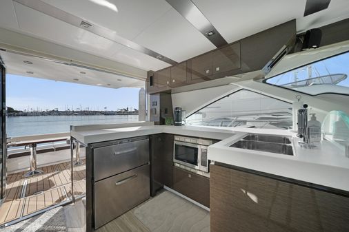 Cruisers Yachts 60 Fly image