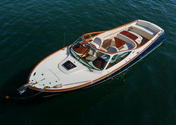 Hinckley Talaria 29 Runabout image