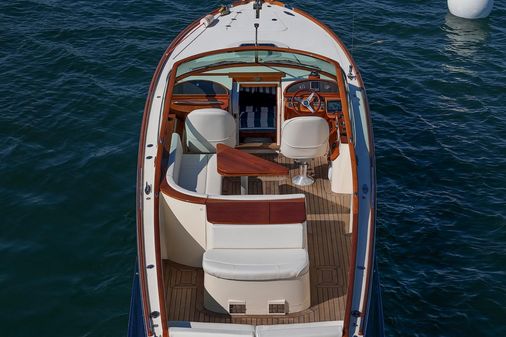 Hinckley Talaria 29 Runabout image