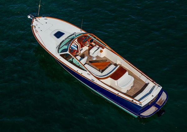 Hinckley Talaria 29 Runabout image