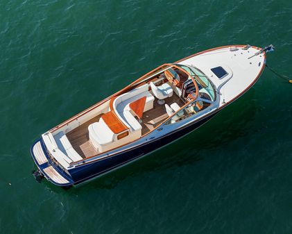 Hinckley Talaria 29 Runabout image