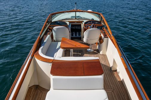 Hinckley Talaria 29 Runabout image