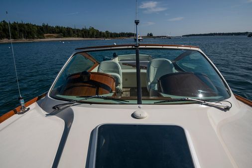 Hinckley Talaria 29 Runabout image