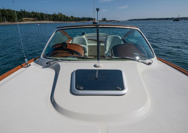 Hinckley Talaria 29 Runabout image