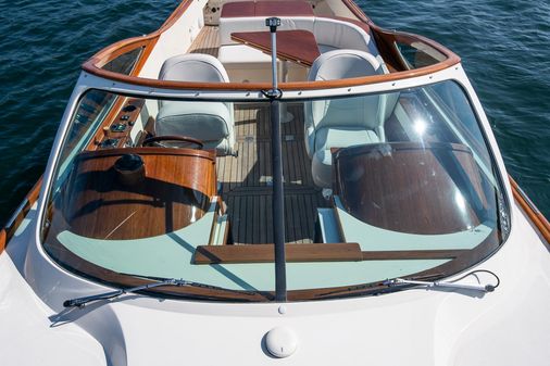 Hinckley Talaria 29 Runabout image