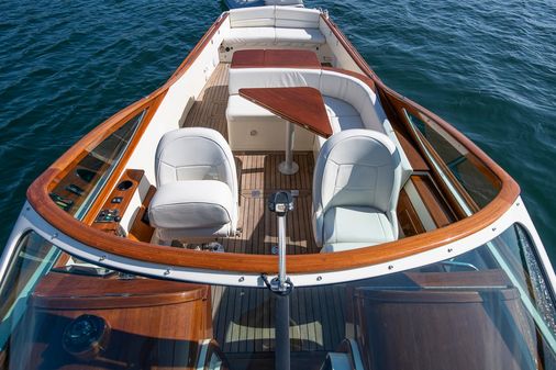 Hinckley Talaria 29 Runabout image