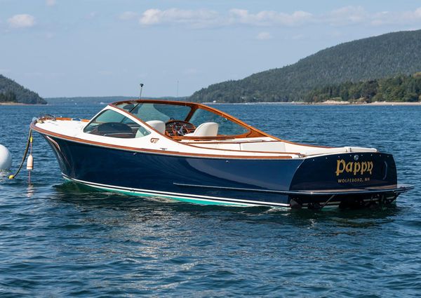 Hinckley Talaria 29 Runabout image