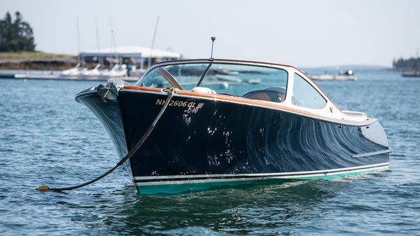 Hinckley Talaria 29 Runabout 