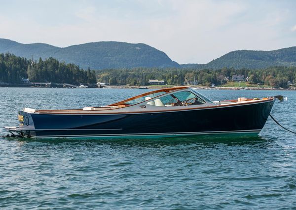 Hinckley Talaria 29 Runabout image