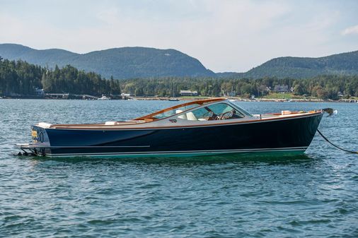 Hinckley Talaria 29 Runabout image