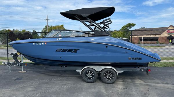 Yamaha Boats 255XD 