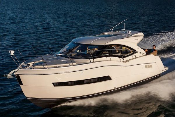 Carver C37 Coupe - main image