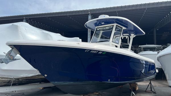 Robalo R272 Center Console