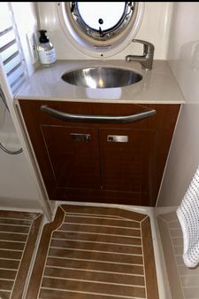 Sea Ray 370 Sundancer image