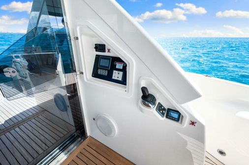 Absolute 60 FLYBRIDGE image