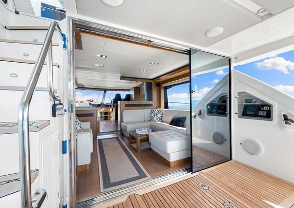 Absolute 60 FLYBRIDGE image