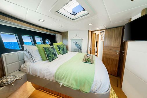 Absolute 60 FLYBRIDGE image