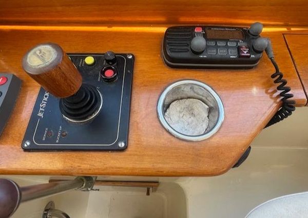 Hinckley Extended Hardtop Pilothouse 36 Picnic Boat image