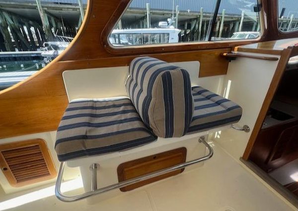 Hinckley Extended Hardtop Pilothouse 36 Picnic Boat image