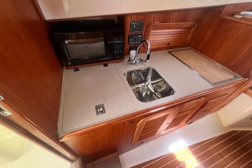 Hinckley EXTENDED-HARDTOP-PILOTHOUSE-36-PICNIC-BOAT image