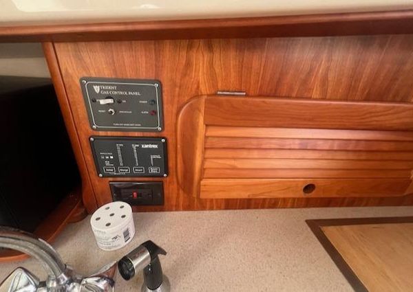 Hinckley Extended Hardtop Pilothouse 36 Picnic Boat image