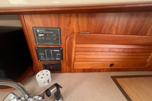 Hinckley EXTENDED-HARDTOP-PILOTHOUSE-36-PICNIC-BOAT image