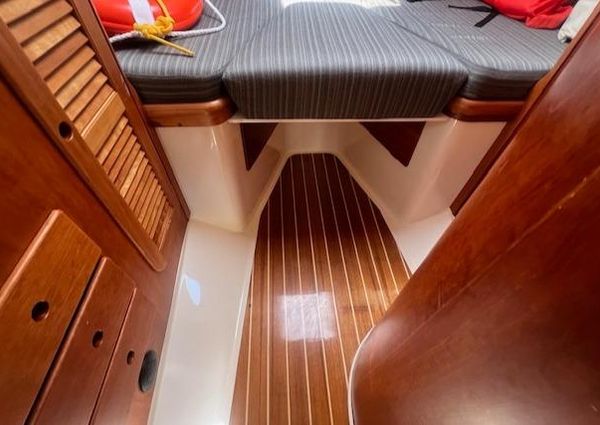 Hinckley Extended Hardtop Pilothouse 36 Picnic Boat image