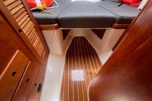 Hinckley Extended Hardtop Pilothouse 36 Picnic Boat image