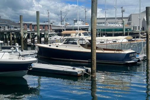 Hinckley Extended Hardtop Pilothouse 36 Picnic Boat image