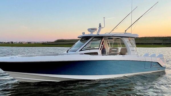 Boston Whaler 350 Realm