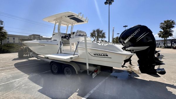 Boston Whaler 270 Dauntless 