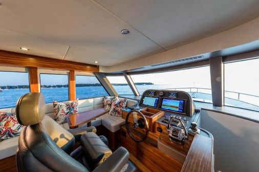 Outer-reef-trident 620 image