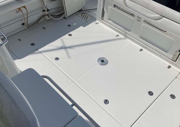 Boston Whaler 345 Conquest image