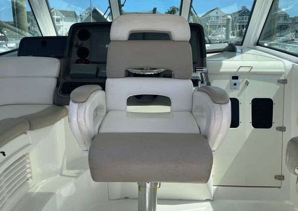 Boston Whaler 345 Conquest image