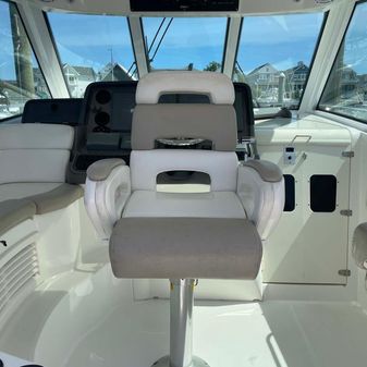 Boston Whaler 345 Conquest image