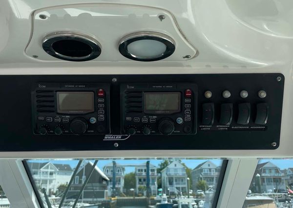 Boston Whaler 345 Conquest image