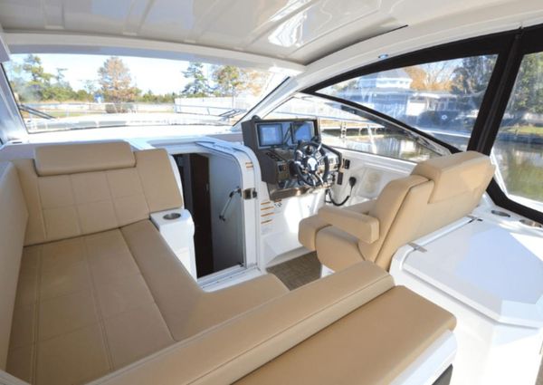 Cruisers Yachts 390EC image